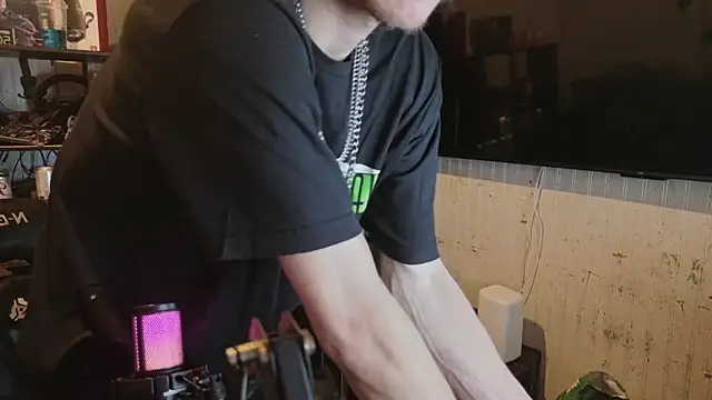 nuttyking2022 live sex cam