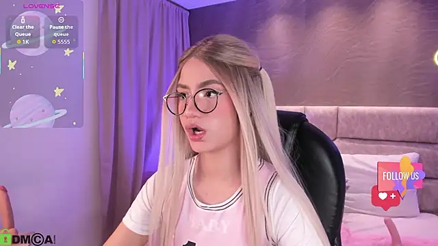 Arinextdoor's cam snapshot