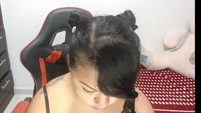 emily_sexxx's cam snapshot