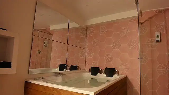 zenda_bianchi's cam snapshot