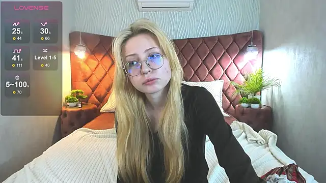 Grace_blush's cam snapshot