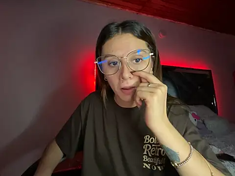 alison_parkerr26's cam snapshot