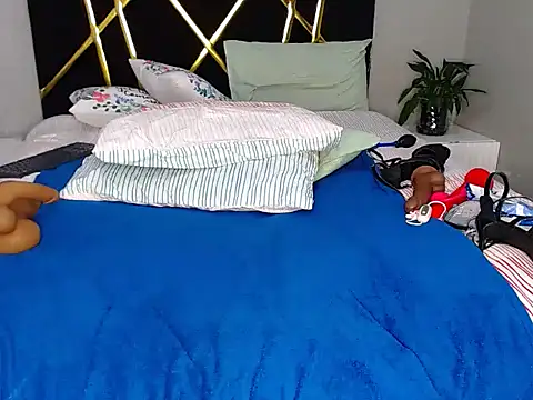 NaughtyVixen25's cam snapshot