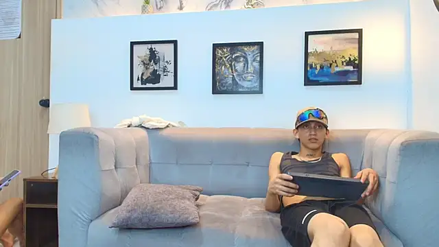 PRETTY_FEM live sex cam