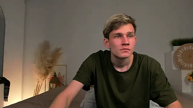 Volan_Starts live sex cam