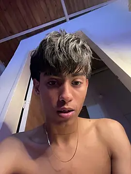 Mauuu18 live sex cam