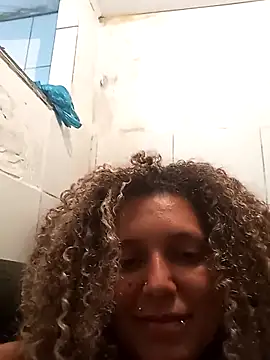 LoiraQuente69 live sex cam