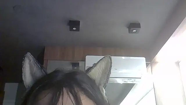 SkinnyKitten live sex cam