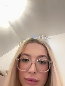 KylieJoyce's cam snapshot