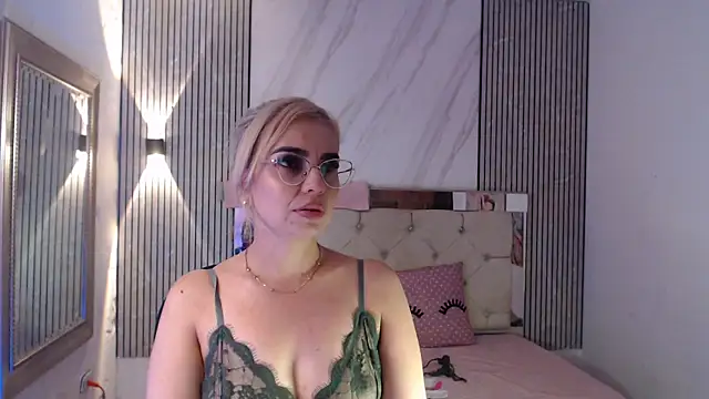 ashley__tylor's cam snapshot