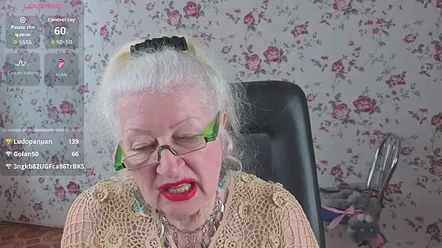 Maya_Mayflower live sex cam