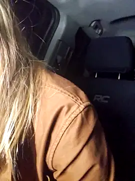 SheIsSomething's cam snapshot