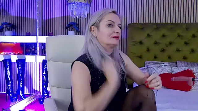 LadyTouch's cam snapshot