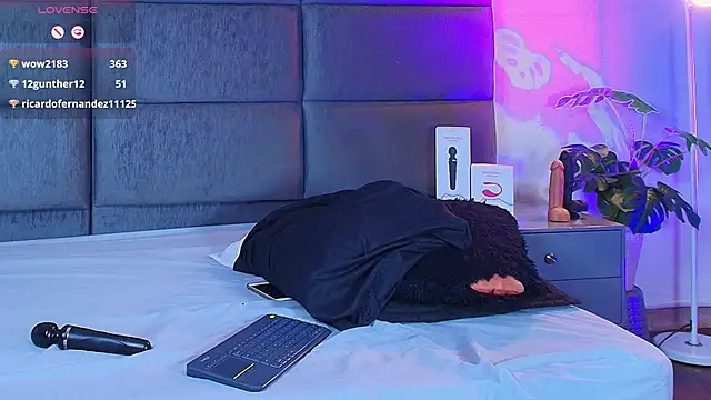 Slenna_Moon live sex cam