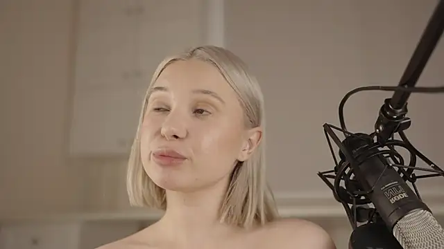 KessyPlaudis live sex cam