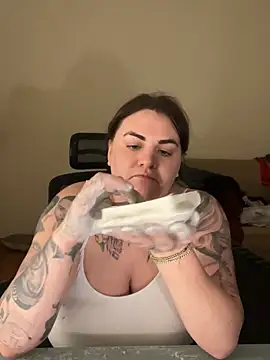 HeyBABYGIRL's cam snapshot