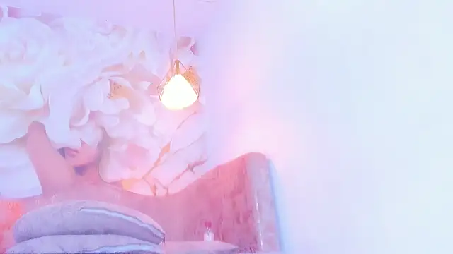 nylaroyale_cr's cam snapshot