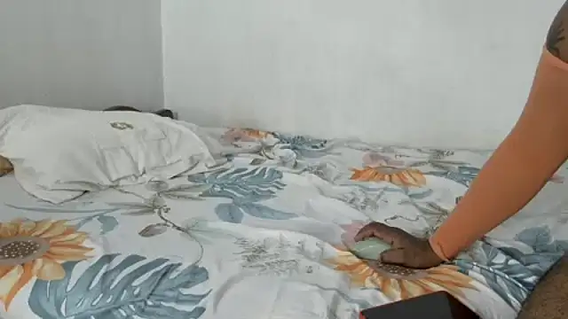 AraNDissNaughtyJolly live sex cam