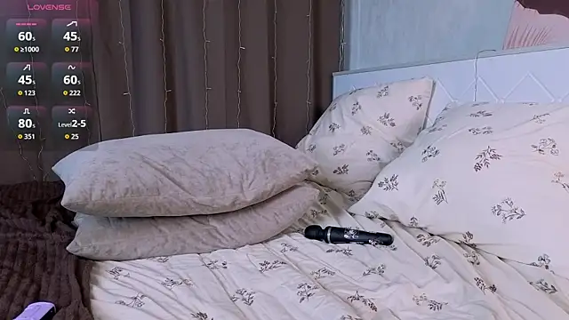 EdlaHewell live sex cam