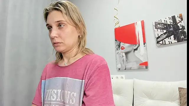 Tenderly_Sophie's cam snapshot