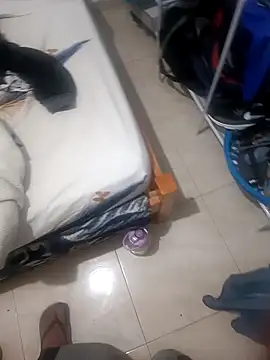 Elrompecucas28 live sex cam