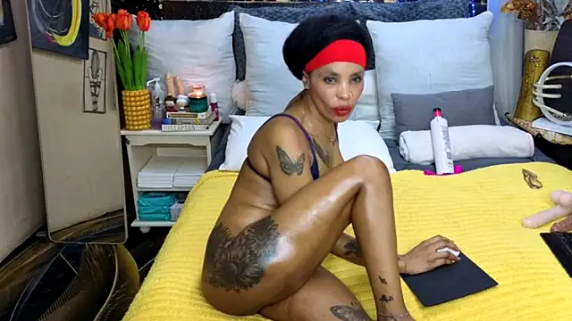 CaramelNatashaxx live sex cam