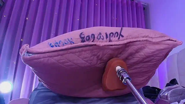 britanyy_'s cam snapshot