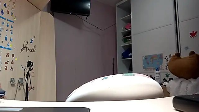 WaltraudPattie's cam snapshot