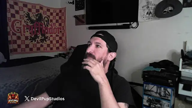 DevilPup75_'s cam snapshot