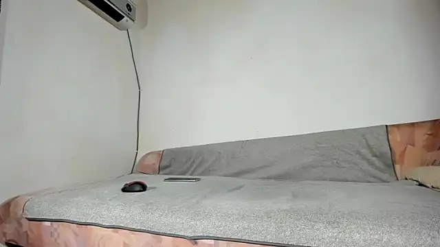 viraglaci18@xh's cam snapshot