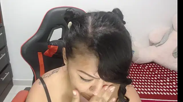 emily_sexxx's cam snapshot