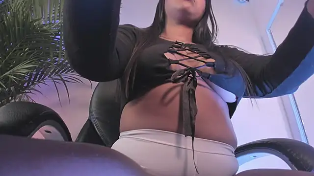 zoe_roux21's cam snapshot