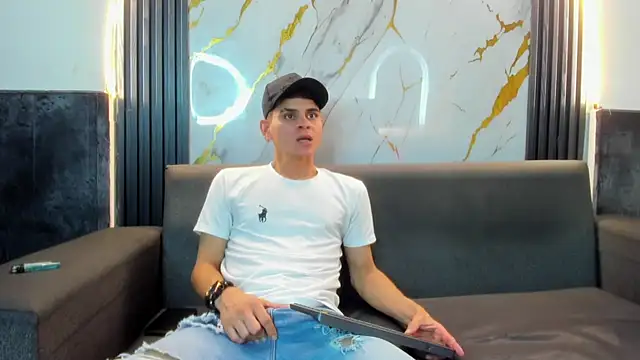 liam_coleman25 live sex cam