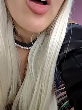 Queen-Bunny's cam snapshot