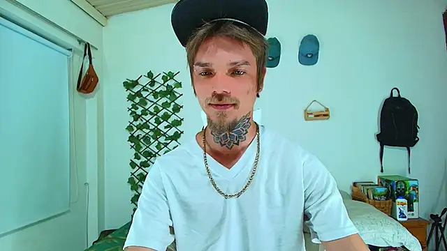 Gold_Loyal77's cam snapshot