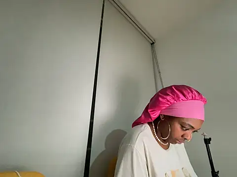 ChocolateCakeQueen live sex cam