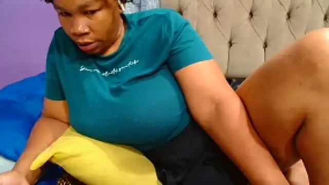 YELLOWBUSTYMELLONS's cam snapshot