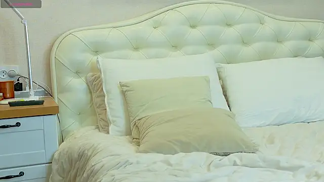 LadySweetWife's cam snapshot