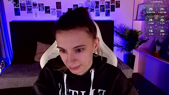 kaleriyaa_'s cam snapshot