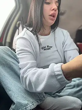 JulliaVegas live sex cam