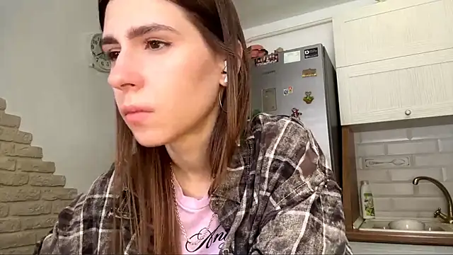 ElsieKuhlmann live sex cam