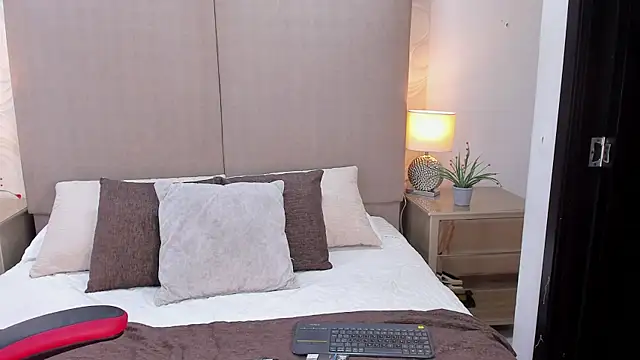 baby_naomy's cam snapshot