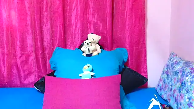 SLUTTYROXY live sex cam