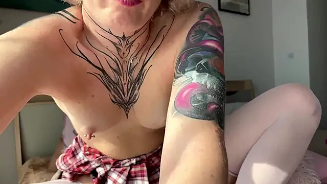 BabyPinkRide's cam snapshot