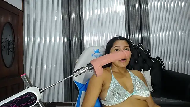 babyschoolgiirl's cam snapshot