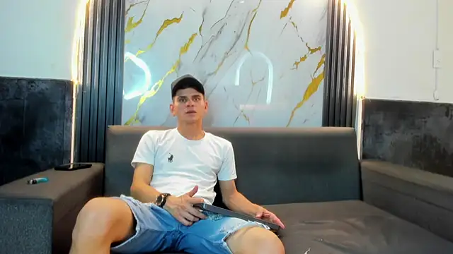 liam_coleman25 live sex cam