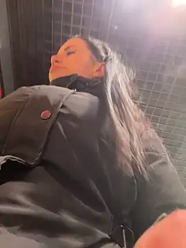 CrazzyChicks live sex cam