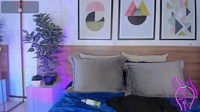 MiaKay1 live sex cam