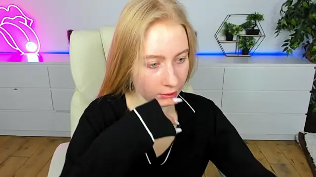 Alina_Blonde's cam snapshot