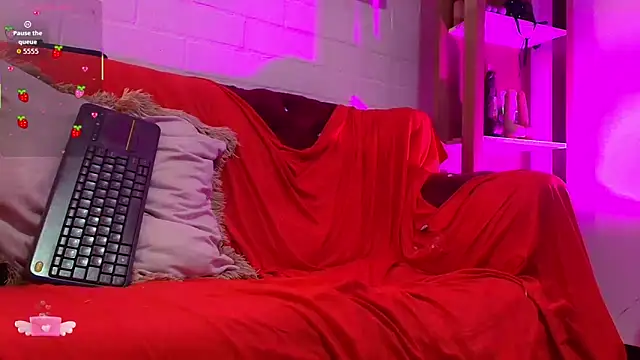 EllenaBoobs_'s cam snapshot